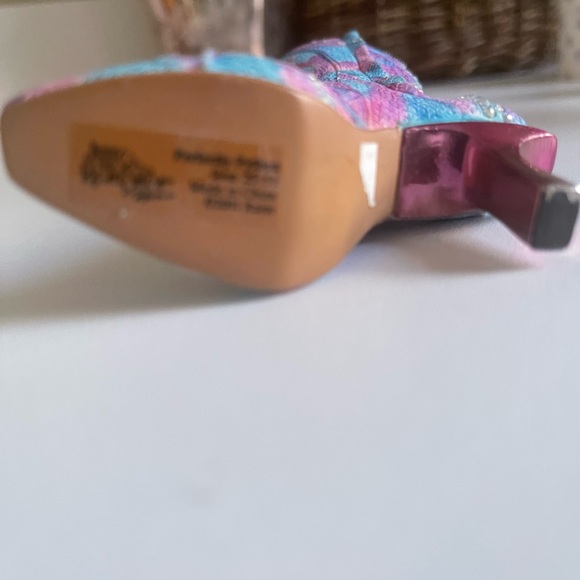 Cute boot - Picture 3 of 3